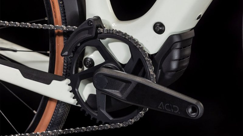 CUBE NUROAD HYBRID C 62 Race FE 400X Ansicht der Kurbelgarnitur und des Motors