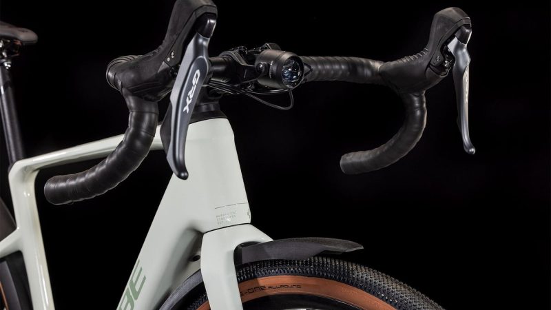 CUBE NUROAD HYBRID C 62 Race FE 400X Ansicht des Lenkers und des Lenkerrohres von vorne
