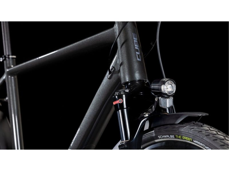 Cube Kathmandu Pro in der Farbe grey´n´lunar Frontansicht Gabel und Beleuchtung