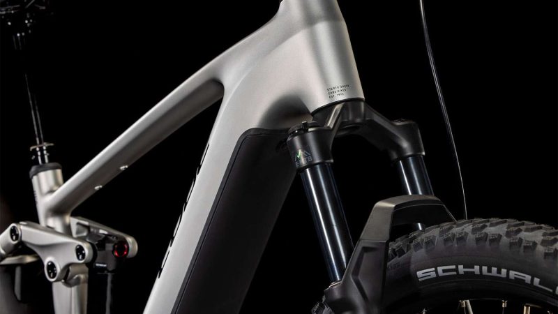 Cube Stereo Hybrid ONE22 Race 800 silver n black Ansicht der Federgabel und des Steuerrohres