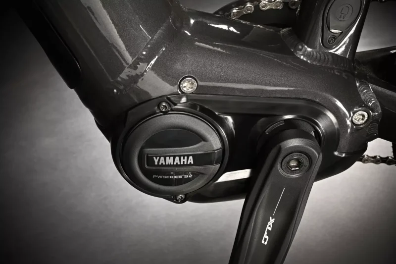 HAIBIKE ALLTRACK 5 mit der Farbe greyslate aus dem Modelljahr 2025 Ansicht des Yamaha Motors