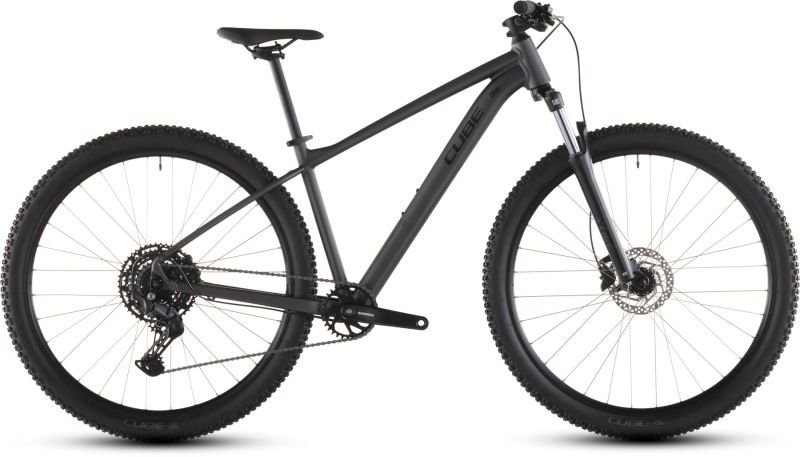Cube Aim Pro slateblack ́n ́black 2026 Seitenansicht