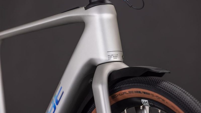 Cube Nulane Hybrid C62 Race 400X FE sleekgrey´n´prism Front