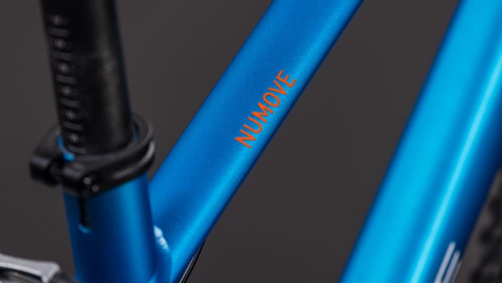 Cube Numove 240 topasblue´n´nebula Schrift