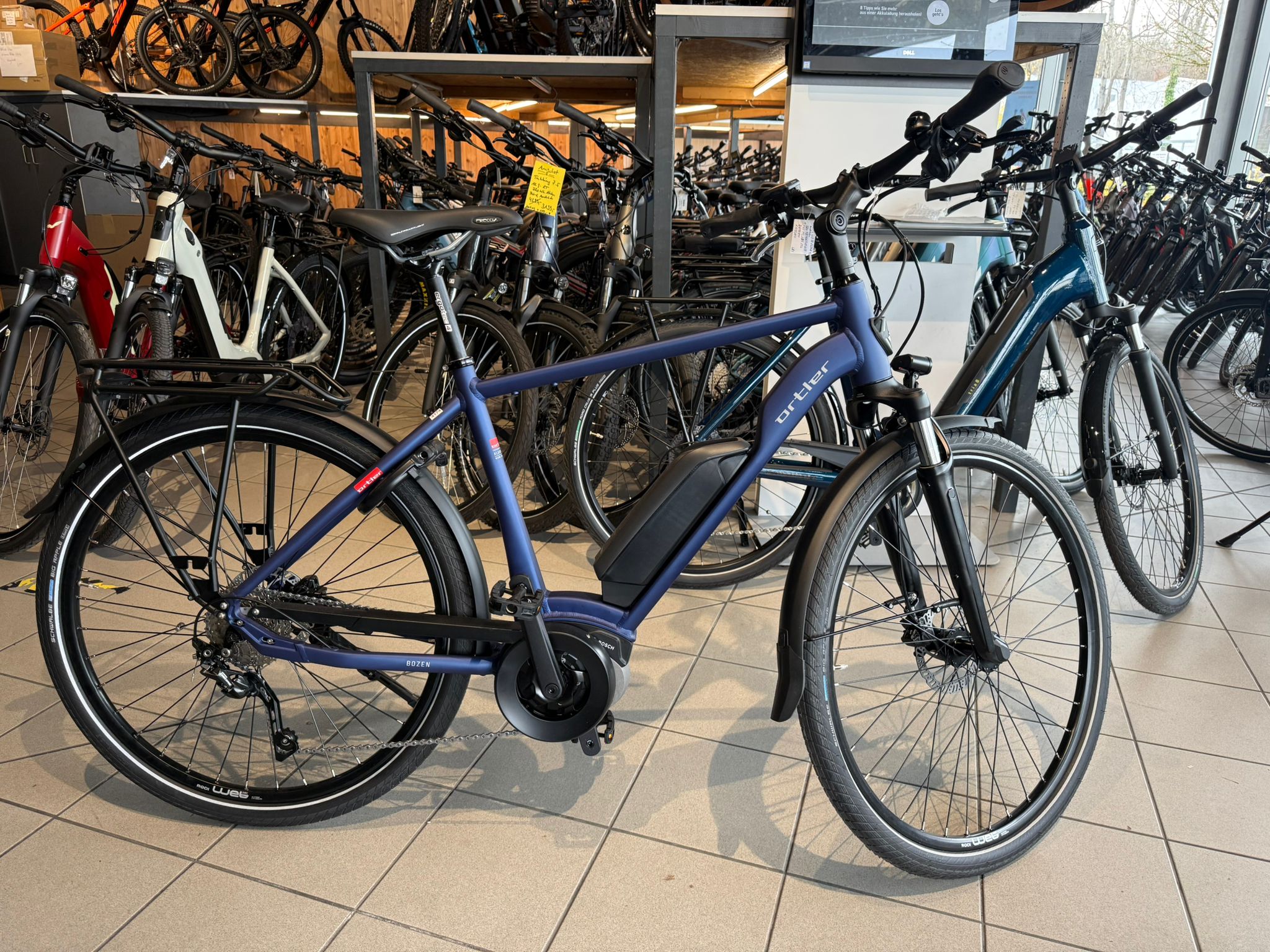 Ortler Trekking E Bike mit Bosch Motor blau