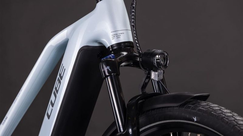 Cube Touring Hybrid ONE 600 glacier´n´reflex Front