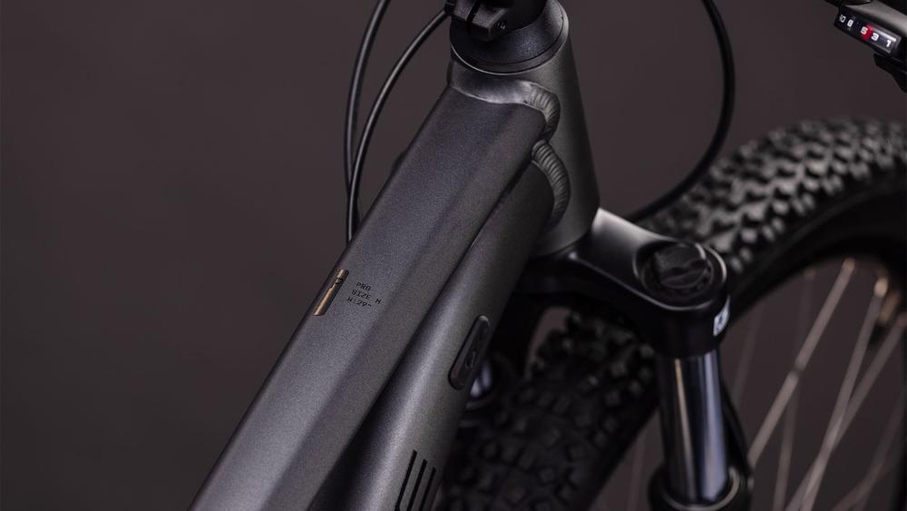 Cube Aim Pro slateblack´n´black Schrift