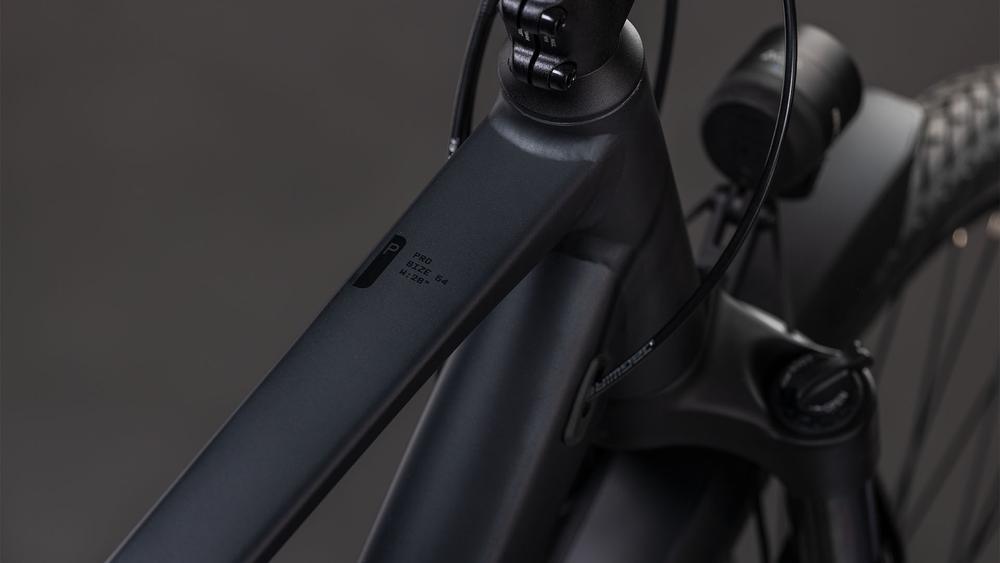 Cube Kathmandu Pro coal´n´black Schrift