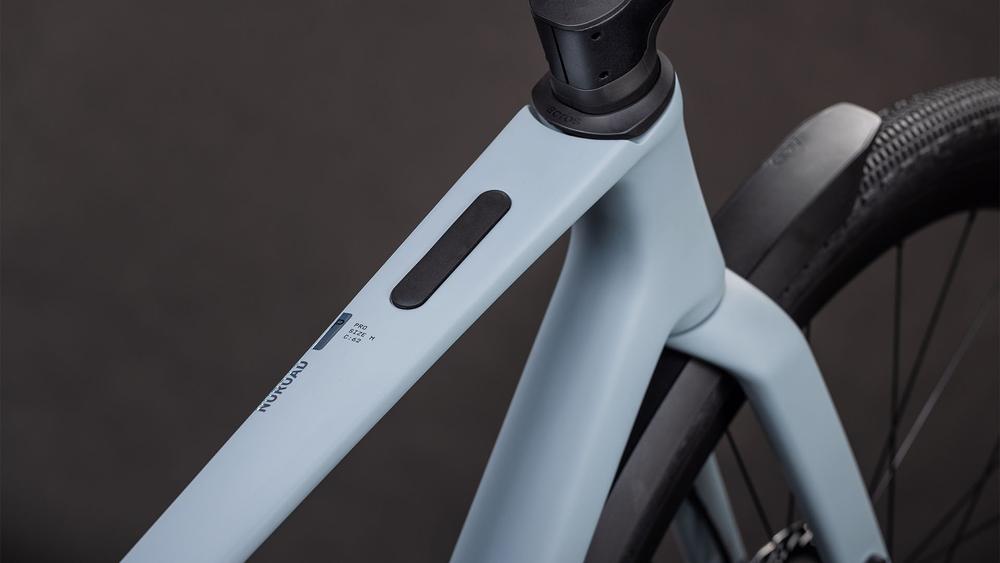 Cube Nuroad C 62 Pro FE vulcan´n´prism Schrift