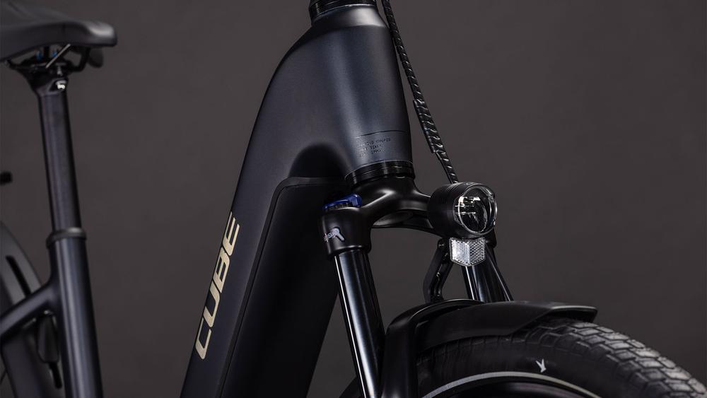 Cube Touring Hybrid ONE 600 coal´n´chrome Front