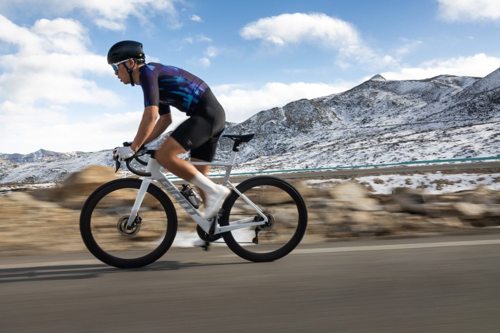 MY27 Propel Advanced SL 0 ColorA Action Mtns HiRes 19 scaled