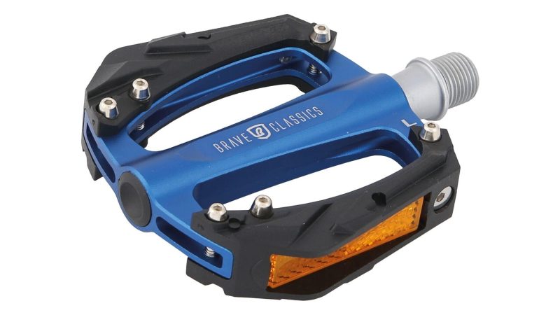 brave classic pedal stranger blau